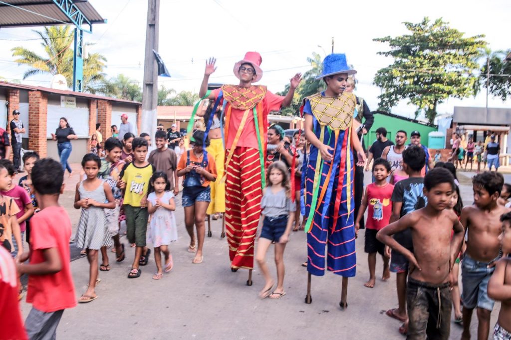 Prefeitura de Rio Branco e Cia Flor de Muçambê levam recreação e oficina às crianças no parque de exposições 10 OFICINAS E RECREACOES PARQUE RR 04.04 38