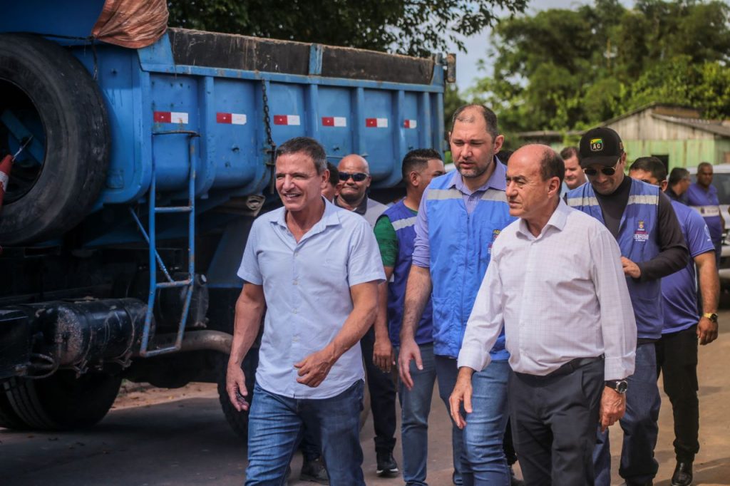 Prefeito de Rio Branco e senador visitam bairro Ayrton Senna e conversam sobre o pós-enchente 5 VISITA RUA DO BARRO RR 14.04 18