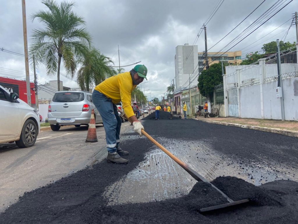 Prefeitura de Rio Branco realiza manutenção na Avenida Ceará, Estrada de Porto Acre e Rua Epaminondas Jácome 2 WhatsApp Image 2023 04 11 at 16.02.08 1