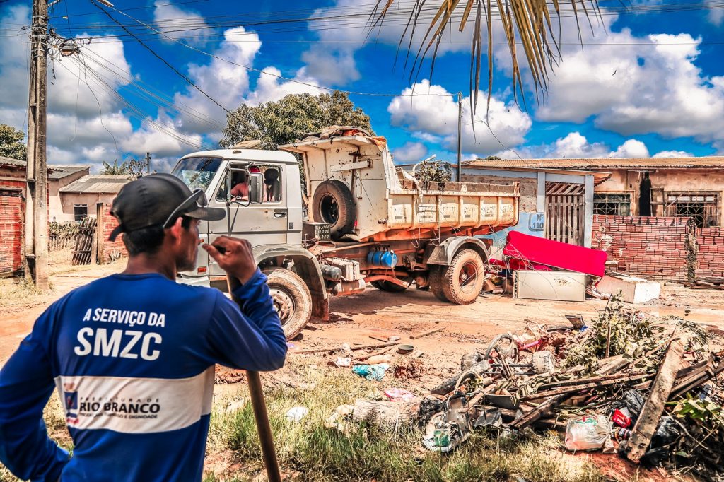 Prefeitura de Rio Branco chega com operação pós-alagação nos bairros Cidade Nova e Bahia Velha 1 WhatsApp Image 2023 04 12 at 13.58.32 1