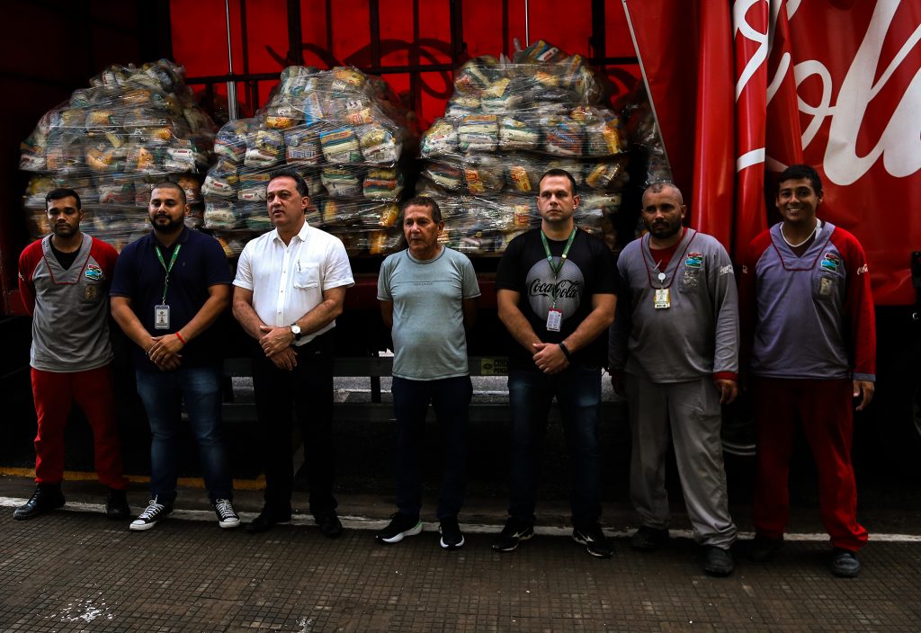 Empresa Solar Coca-Cola doa mil sacolões às famílias atingidas pela cheia 10 doacao sacoloes coca cola foto val fernandes 6