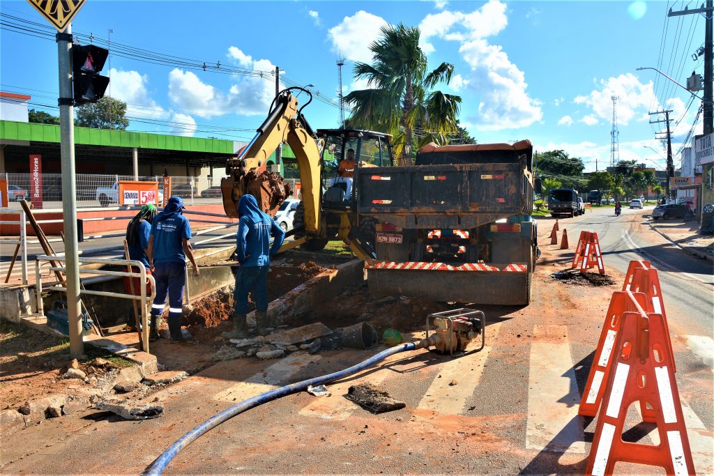 Prefeitura de Rio Branco age rapidamente no conserto de adutora na Avenida Ceará 1 ADUTORA SAERB ED02.05 14