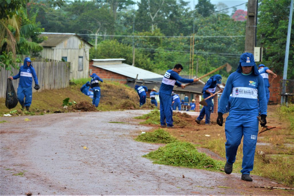 Prefeitura realiza mutirão de limpeza na Vila Verde, na estrada Transacreana 8 Mutirao Vila Verde 28