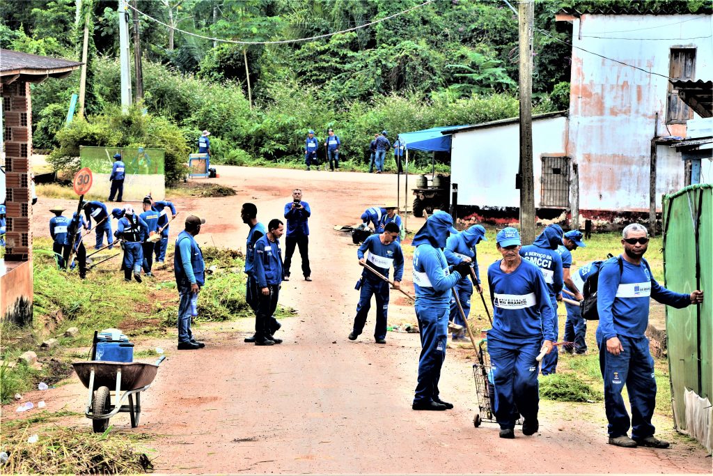 Prefeitura realiza mutirão de limpeza na Vila Verde, na estrada Transacreana 5 Mutirao Vila Verde 4