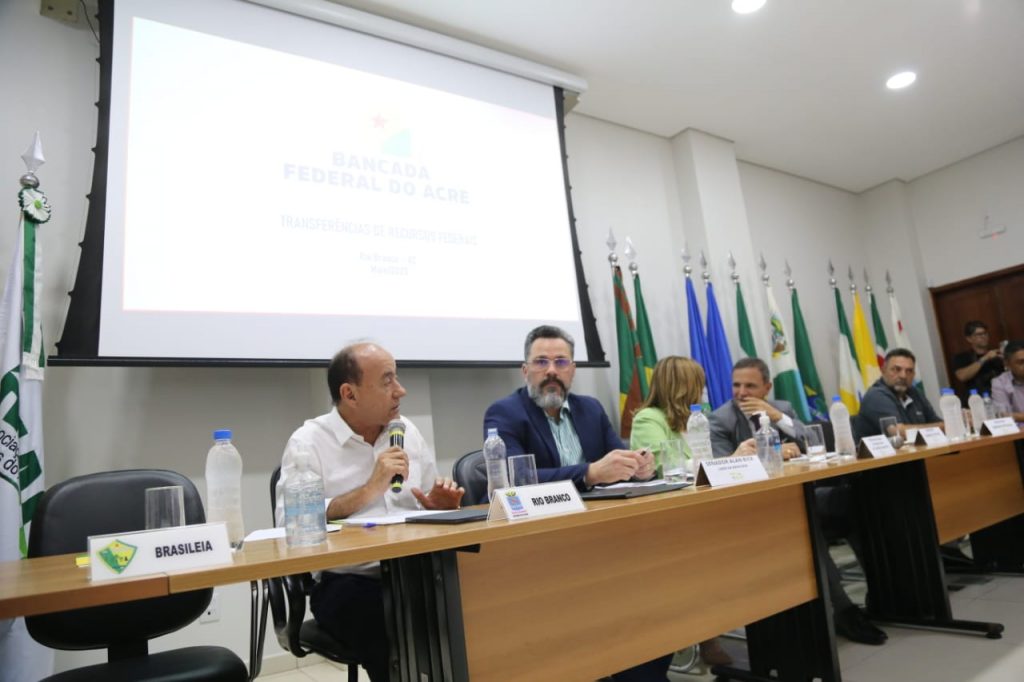 Prefeitura de Rio Branco se reúne com Amac e parlamentares para alinhar emendas destinadas aos municípios 4 REUNIAO BANCADA ACRE VF 05 12