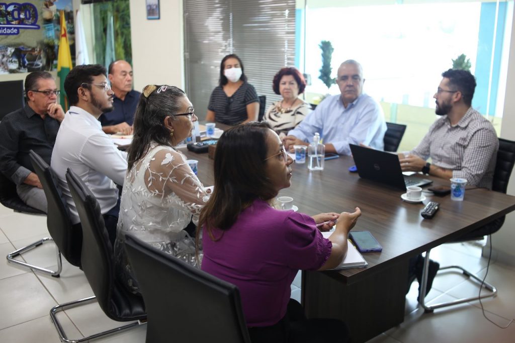 Plataforma de ensino digital para alunos da rede municipal é avaliada pela prefeitura 9 REUNIAO ENSINO DIGITAL RR 18 6