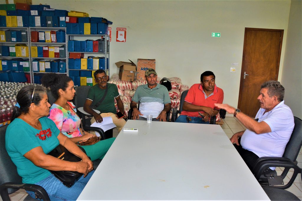 Prefeitura recebe produtores do Ramal do Limoeiro para definir melhorias 6 REUNIAO RAMAL LIMOEIROED02 2
