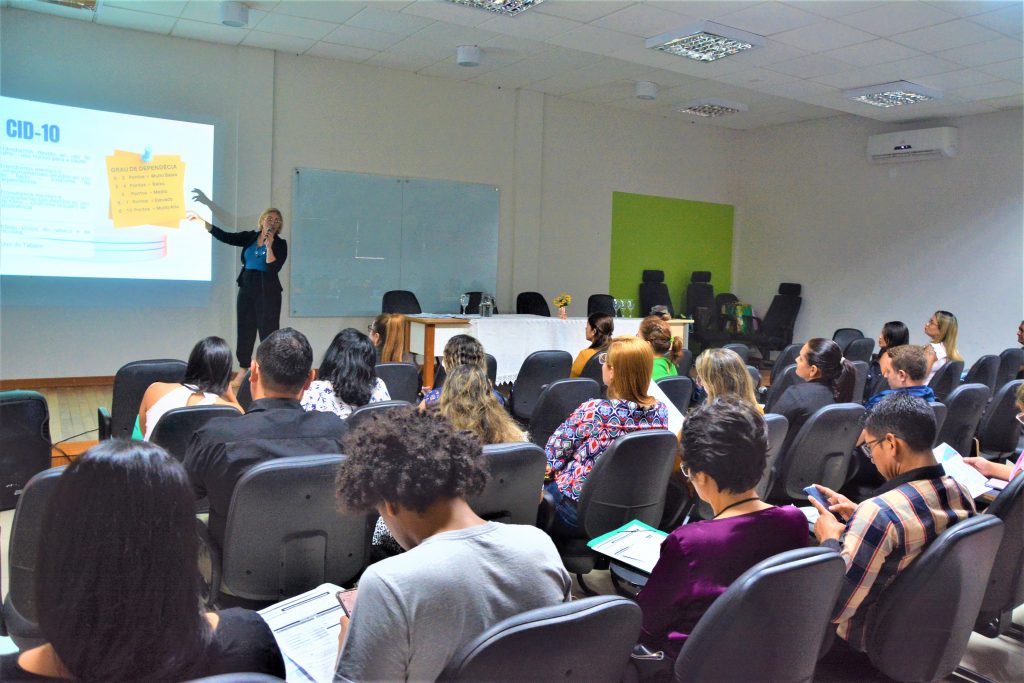 Profissionais da saúde do Município e do Estado são capacitados para condução, controle e prevenção do tabagismo 1 Tabagismo ED 3