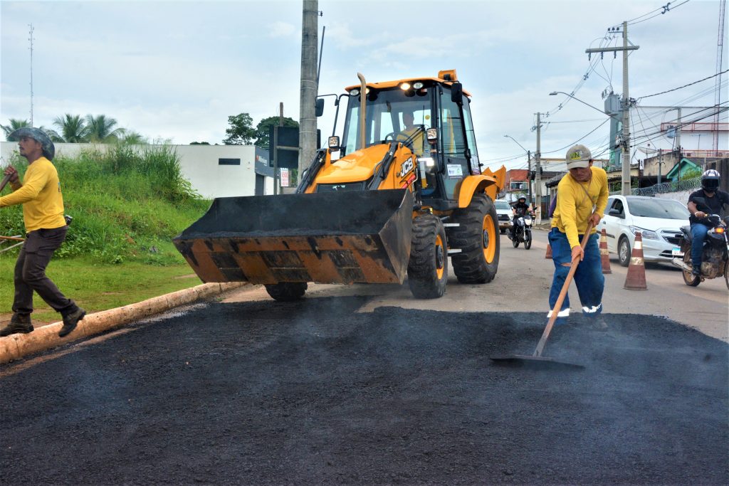 Prefeitura continua com serviços de intervenção asfáltica e tapa-buracos na cidade 2 Tapa buracos ED 14