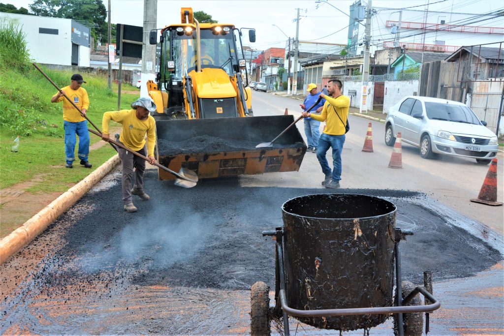 Prefeitura continua com serviços de intervenção asfáltica e tapa-buracos na cidade 4 Tapa buracos ED 6