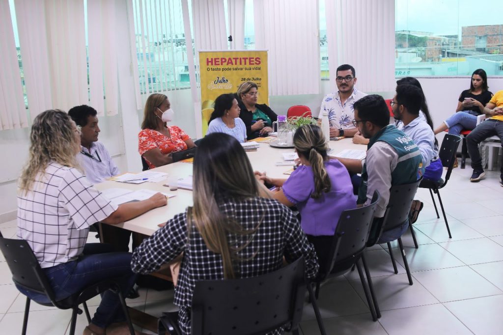 Prefeitura e ministério da saúde alinham ações com as vigilâncias em saúde do município e estado 4 VISITA MS A VIGILANCIA RR28.04 11