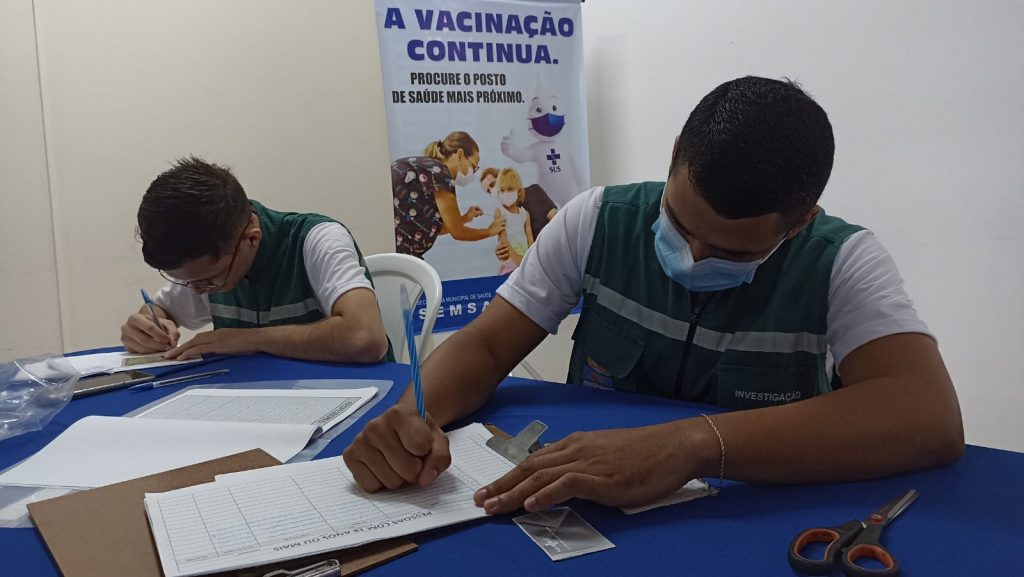 Servidores da Secretaria Municipal de Educação recebem vacina contra a gripe 6 Vacinacao Gripe 13