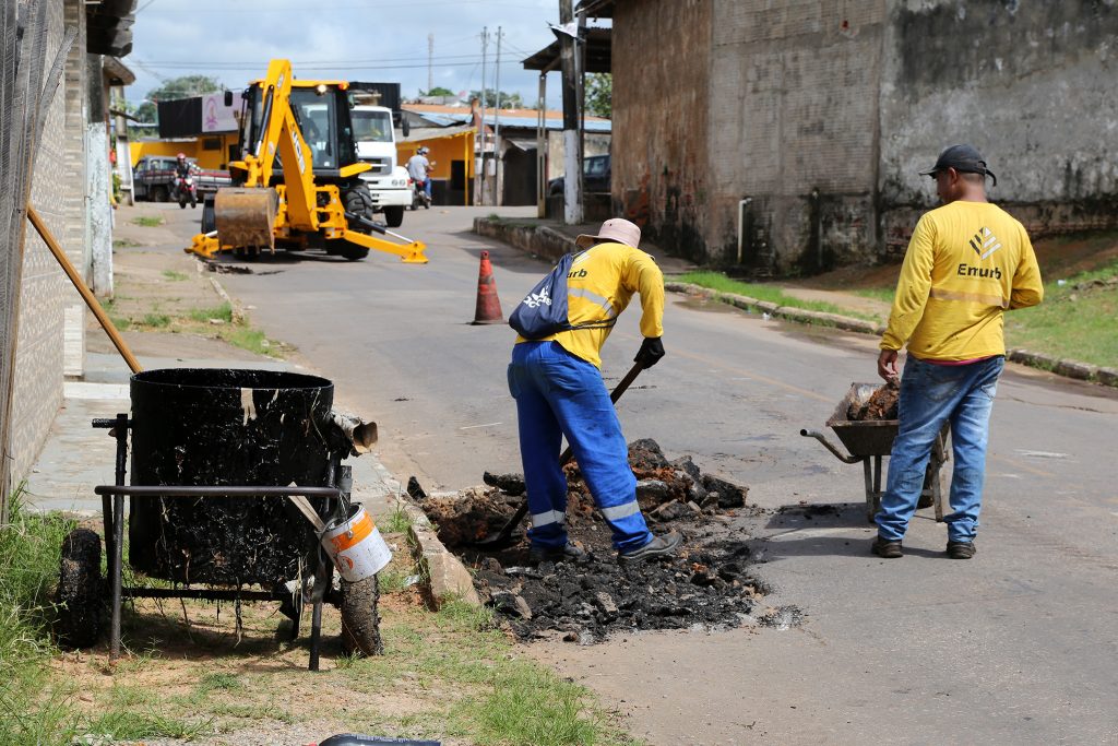Prefeitura de Rio Branco avança nos serviços de pavimentação e tapa-buracos no Palheiral 7 manutencao Foto val fernandes 1
