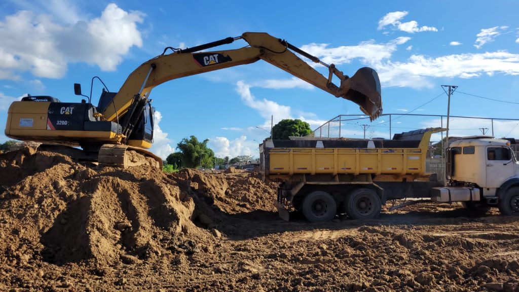 Prefeitura de Rio Branco avança nos serviços de recuperação na Base 4 Base 5