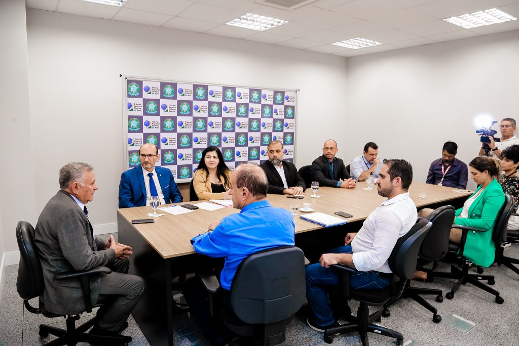 Prefeitura solicita urnas eletrônicas do TRE-AC para eleições do Conselho Tutelar no estado 4 reuniao TRE foto val fernandes 13 1
