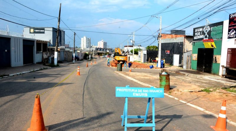 Prefeitura retoma obra de duplicação da Estrada da Floresta e trânsito é alterado na região