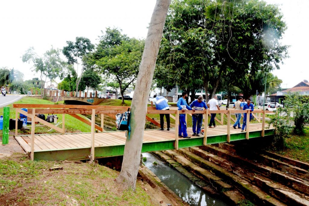 Prefeitura de Rio Branco intensifica a limpeza nos parques da cidade 1 Passarela 12