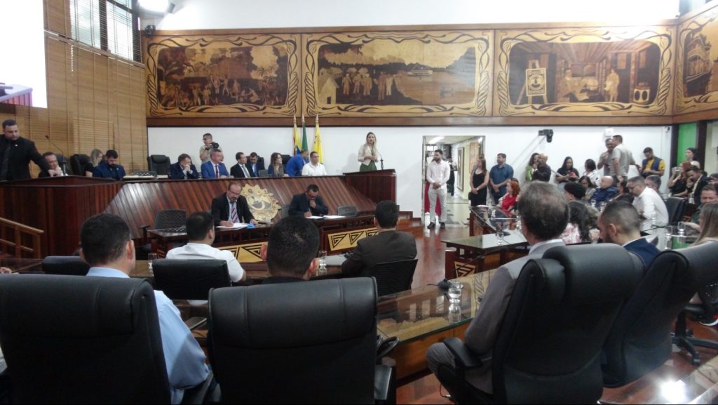 Prefeito é homenageado pela AVA Farma em Sessão Solene na Assembleia Legislativa do Acre 6 Homenagem 7 1 e1703018589628