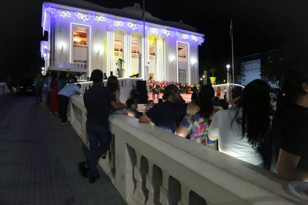 Prefeito de Rio Branco prestigia acender das luzes no Palácio Rio Branco 2 Luzes 1