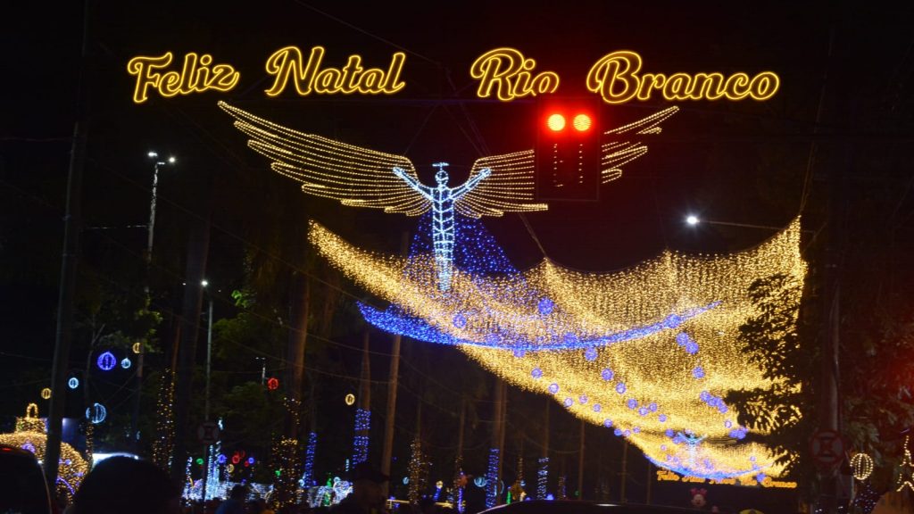 Rio Branco inicia preparativos para decoração natalina com foco em tecnologia e surpresas 5 NATAL PRACA ED 09 58 e1760545979198
