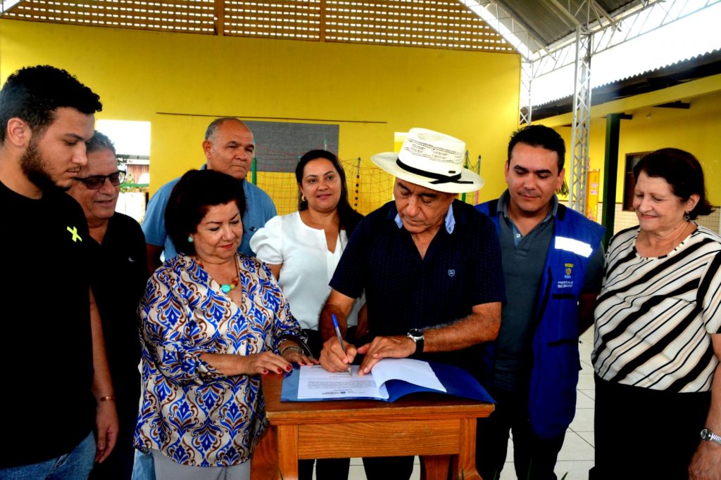 Escola Municipal Luiza Carneiro Dantas passará por reformas estruturais 2 Ordem de servico Escola 3
