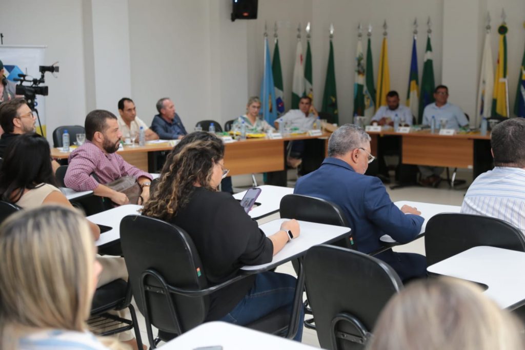 AMAC realiza 2ª Assembleia Geral Ordinária e comemora avanços na assistência aos municípios 3 REUNIAO AMAC VF 08 16