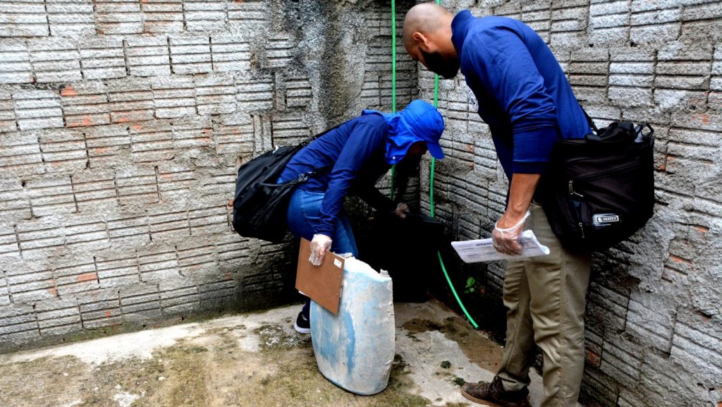 Prefeitura de Rio Branco realiza mutirão de combate à dengue no Conjunto Universitário 1 Combate a dengue 7 e1705348843808