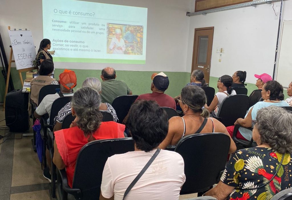 Idosos do Cras Novo Horizonte recebem orientações sobre consumo consciente 2 Consumo consciente 4