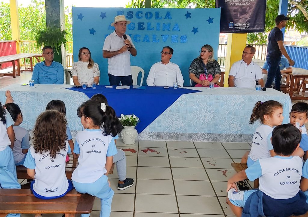 Prefeito assina ordem de serviço para revitalização de mais uma unidade escolar 1 Escola 9