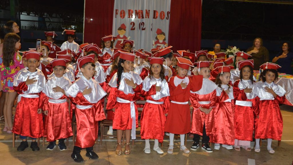 FORMATURA ALUNOS ANITA JANGLESED 10 e1705775596848