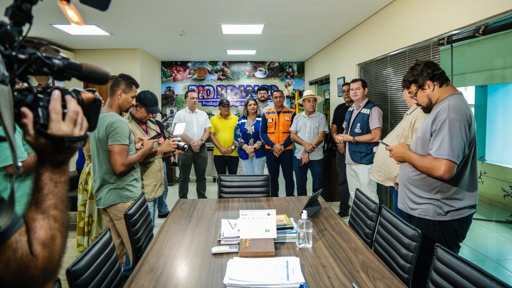 Prefeitura de Rio Branco lança portal de monitoramento De Olho no Rio 2 Coletiva de olho no rio 4 e1708801926779
