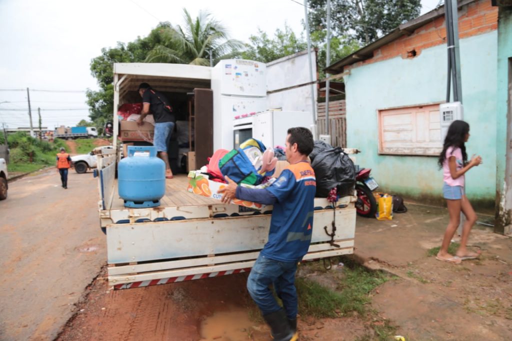 Prefeitura inicia acolhimento às pessoas atingidas pela cheia dos igarapés que cortam a cidade 7 Enchente 21