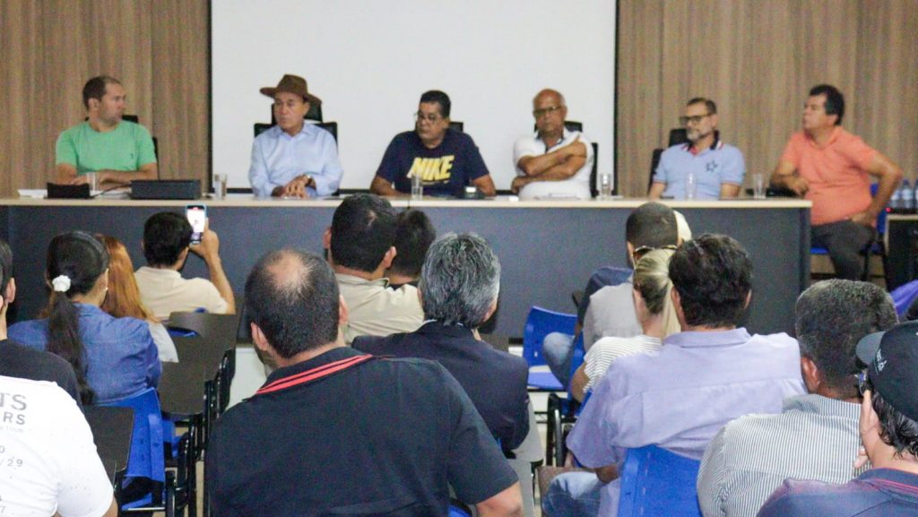 Prefeito se reuniu com empresários que irão executar as obras do Programa Asfalta Rio Branco. 2 Asfalta RBR 7 e1711824109896