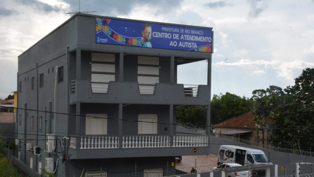 Prefeitura entrega novo centro de atendimento às crianças com Transtorno do Expectro Autista e uma van para auxiliar às famílias 7 Autista 14 e1710948199695