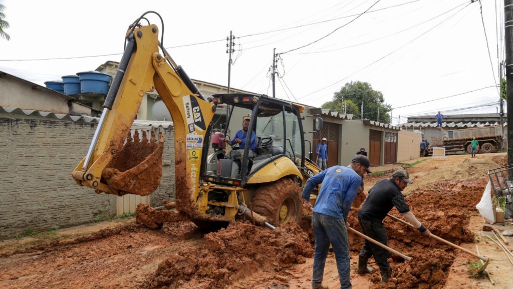 Prefeitura já atua nas 10 regionais com o programa Asfalta Rio Branco 5 Asfalta Rio Branco 6 e1712970208784
