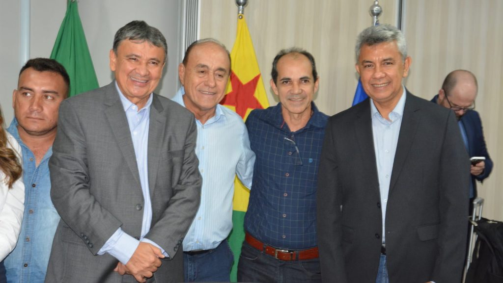 Prefeitos de municípios atingidos pelas enchentes no Acre participam de reunião com ministros Wellington Dias e Paulo Teixeira 3 Reuniao com ministros 5 e1712968507888