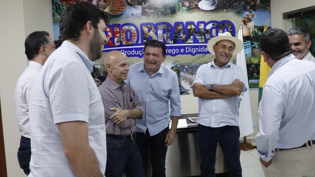 Empresários cearenses conhecem potencial econômico de Rio Branco e buscam parcerias 7 REUNIAO GABINETE MA 07 14 e1715202733395