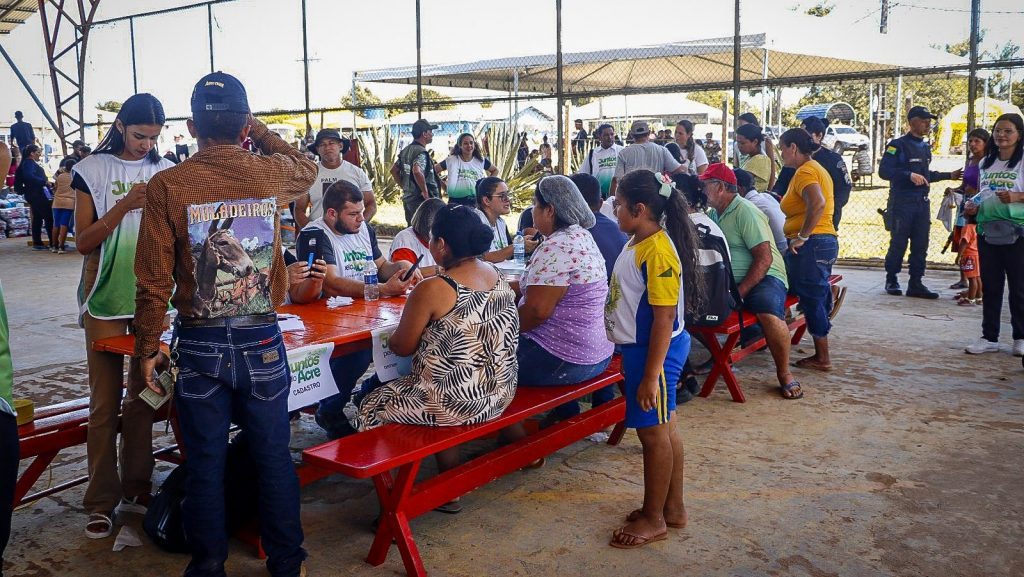 Prefeitura de Rio Branco e Governo do Estado realizam ação social na Transacreana 1 Acao governo e prefeitura 26 e1718029094350