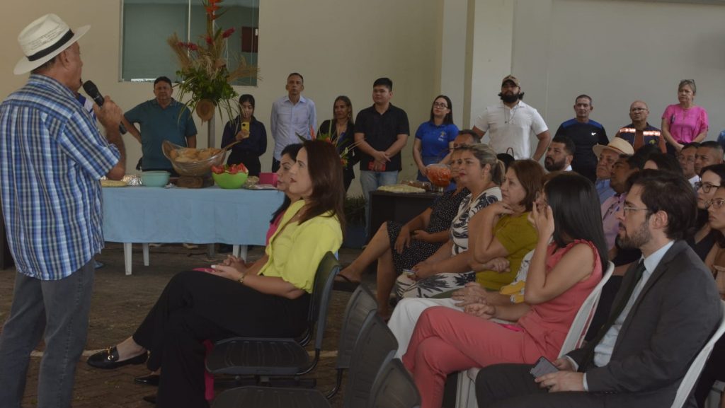 Servidores municipais realizam café da manhã em homenagem ao prefeito reeleito 4 CAFE DA MANHA SERVIDORESED18 6 e1729516194805