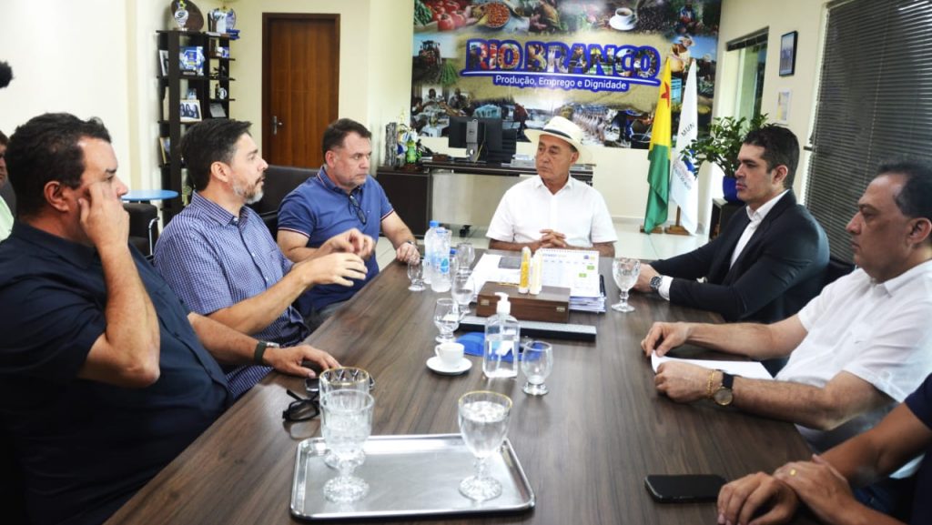 Prefeitura, Governo e Acisa discutem festividades de final de ano em Rio Branco 2 Festividades de final de ano 5 e1729864971853