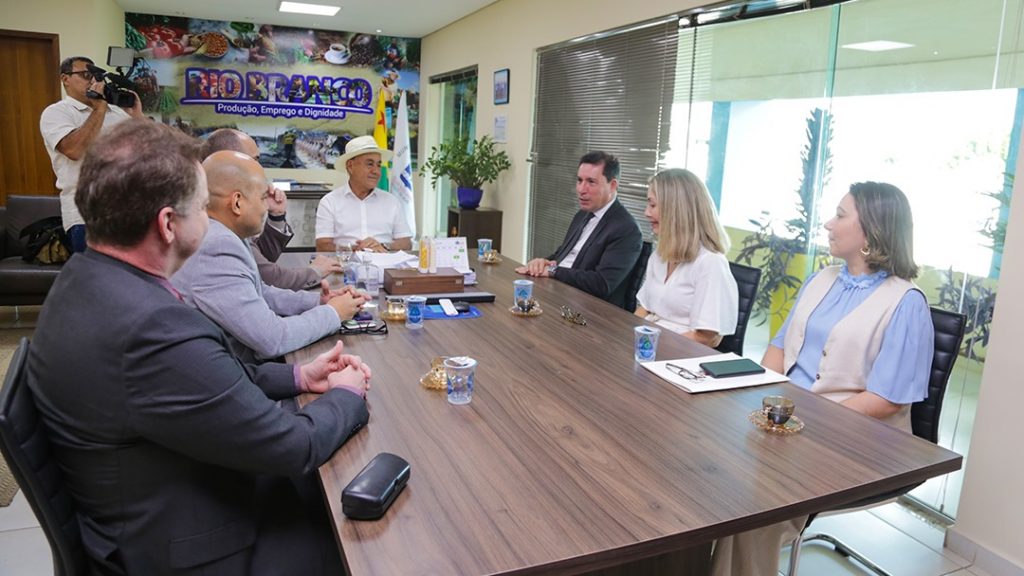 Prefeito de Rio Branco recebe presidente do TJAC e fortalecem laços institucionais 1 Presidente do TJAC e fortalecem lacos institucionais 3 e1729864004511