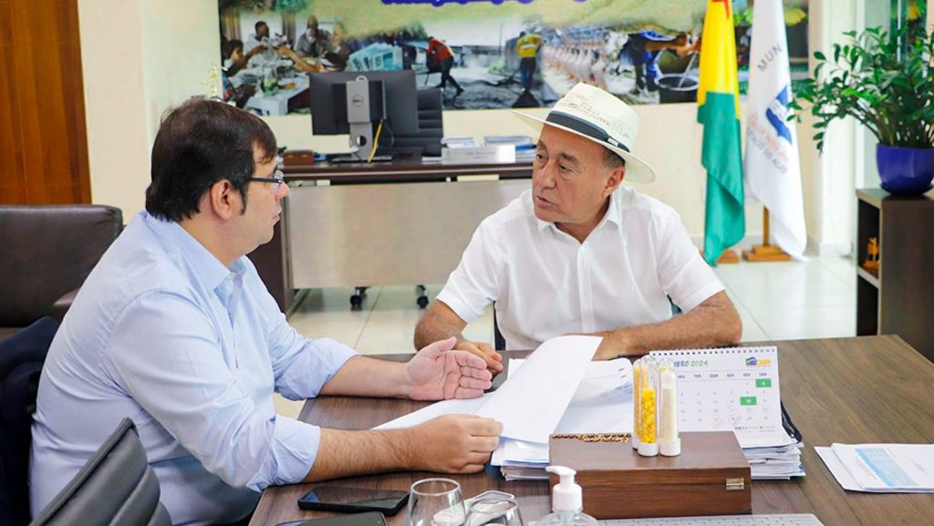 Prefeito de Rio Branco recebe visita institucional do secretário de Relações Federativas do Acre 3 Secretario de Relacoes Federativas do Acre 5 e1729792049155