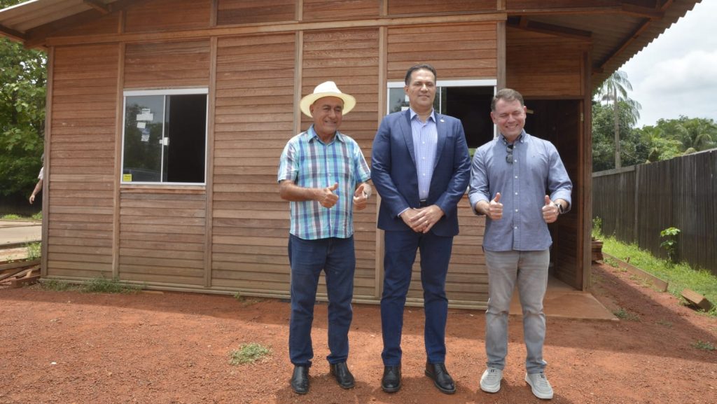 Prefeito acompanha presidente do TCE em visita às obras na capital 9 VISITA COMPLEXO E CASASED23 15 e1729774497655