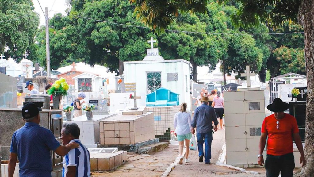 Prefeitura de Rio Branco realiza poda controlada nos cemitérios municipais para o Dia de Finados 3 Dia de finados 12 e1730670201453 1