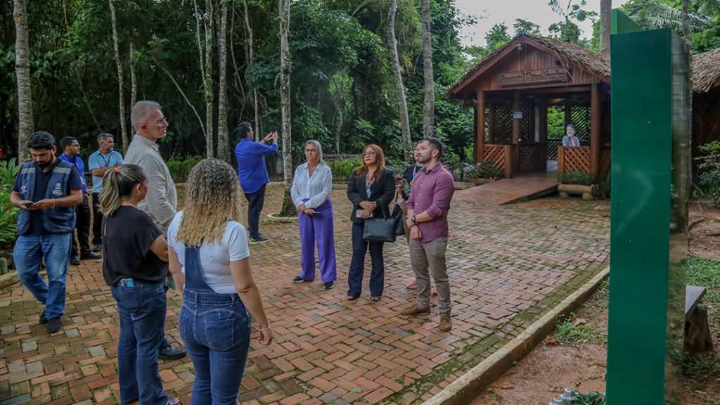 Parque Ambiental Chico Mendes recebe comitiva do Amapá para troca de experiências sobre sustentabilidade 3 Visita ao parque chico mendes comitiva Amapa 13 e1731099175456