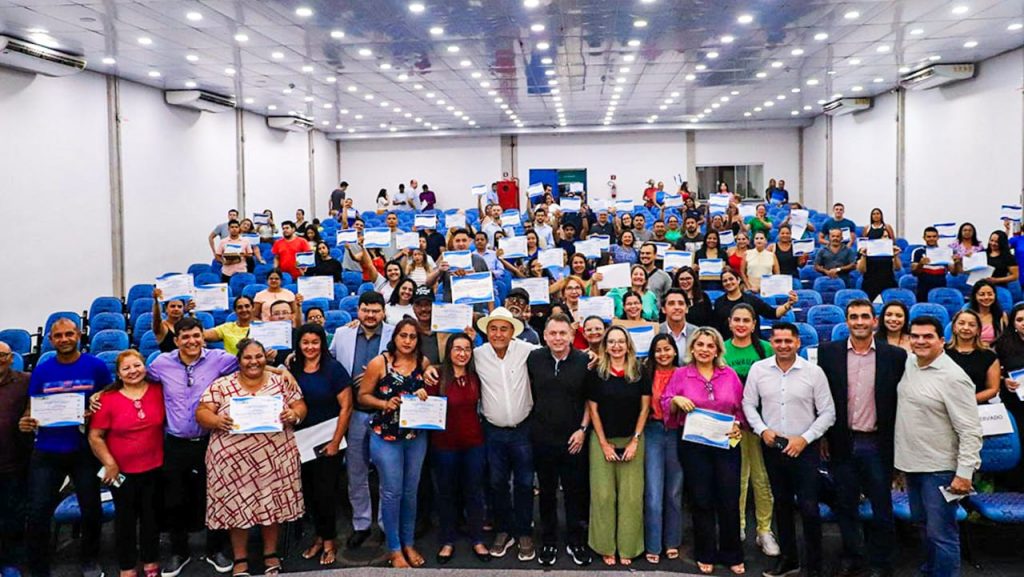 Prefeitura de Rio Branco proporciona cursos profissionalizantes à servidores públicos 3 cursos a servidores publicos 4 e1730482278449
