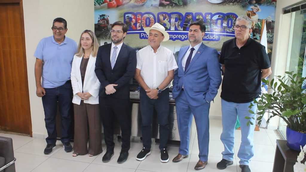 Prefeito de Rio Branco recebe visita técnica do MPE/AC sobre o 1001 Dignidades 1 Visita tecnica MPEAC 1001 Dignidades 3 e1733783907131