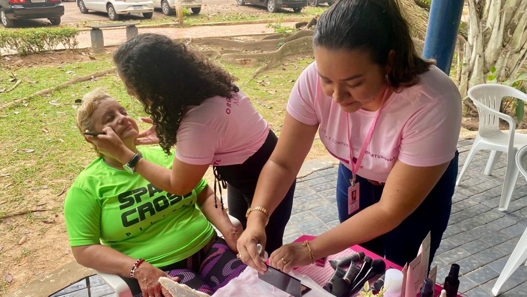 Prefeitura de Rio Branco realiza ação alusiva ao Dia das Mães com grupo da terceira idade 2 Acao alusiva ao Dia das Maes 11 scaled e1748379189261
