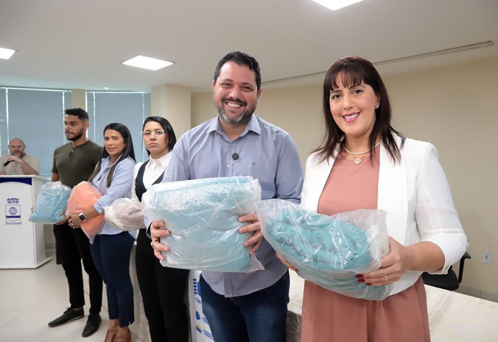 Prefeitura de Rio Branco dá continuidade à campanha “Doe um agasalho, sua doação aquece uma alma" 2 Agasalho 8