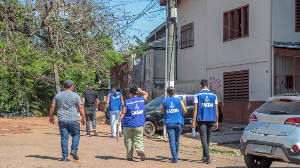 Dignidade e cuidado: Prefeitura realiza busca ativa para reintegrar e amparar a população em situação de rua 8 Busca ativa populacao em situacao de rua 6 e1747942892378